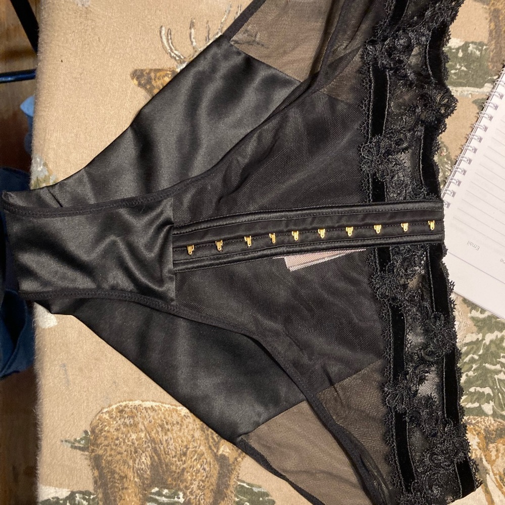 VS/ pink cheeky panty